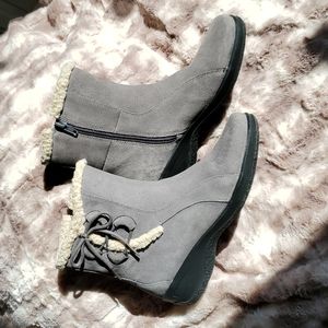 Clarks Bendables Leather Zipper Booties EUC Sz 6M